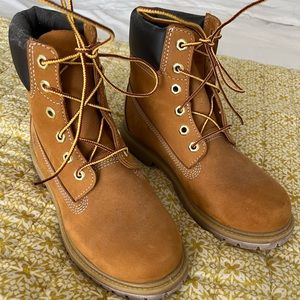 Authentic Timberland Boots size 7 Never Worn